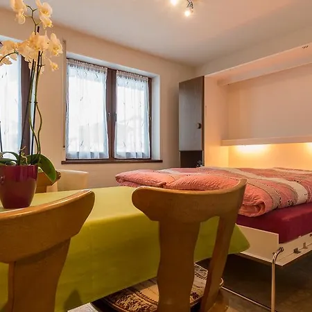 Orphelja Саас-Грунд